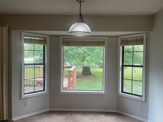 Building Photo - Beautiful 3 bedroom 2 bath in great location.