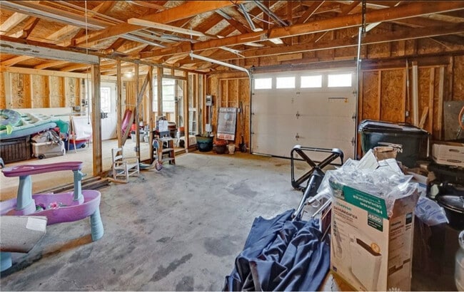 Building Photo - 5800 Kendon St