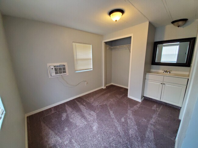 Building Photo - 1871 Cactus Ct