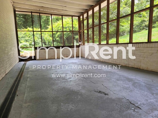 Building Photo - 3685 Glen Falls Dr
