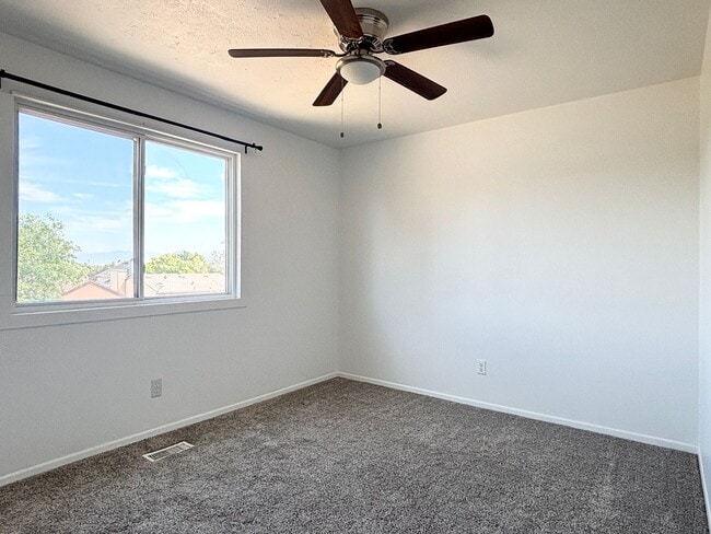 Building Photo - Awesome Remodel with 1 Car Garage!