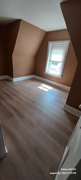 Middle Bedroom - 551 Washington St
