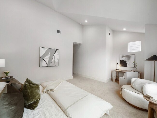 Building Photo - 859 Rachel St