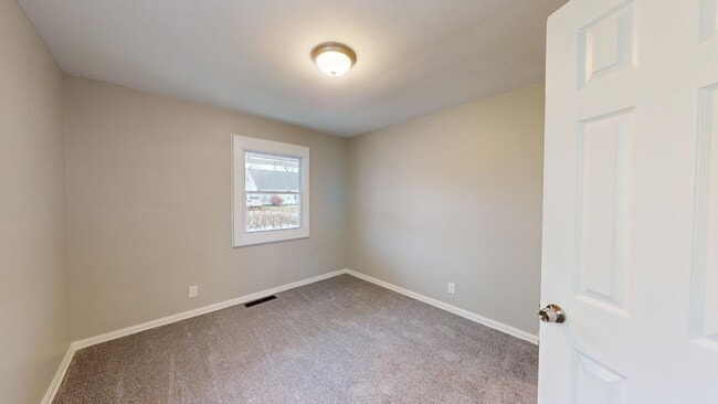 Building Photo - Old Brooklyn - 3 Bedroom Single Family Home