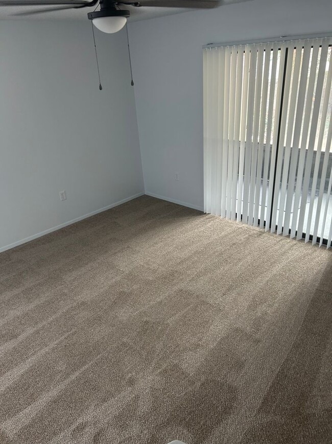 Building Photo - 2 Bedroom/ 1.5 Bath Townhome w/ Washer & Dryer Connection
