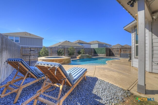Building Photo - 816 Windflower