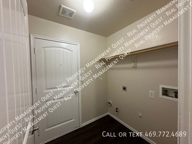 Building Photo - 2816 Blue Heron Dr