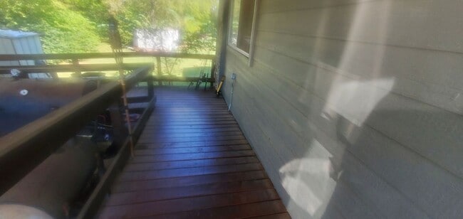 Building Photo - Handicap Accessible 2 bd, 2 ba - Beautiful...