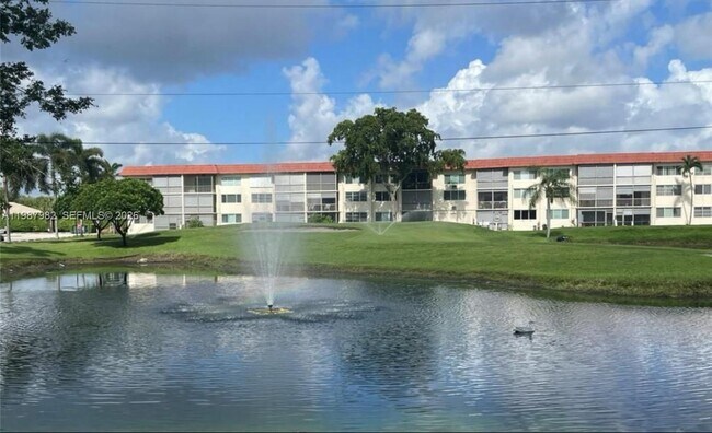 Building Photo - 8901 S Hollybrook Blvd