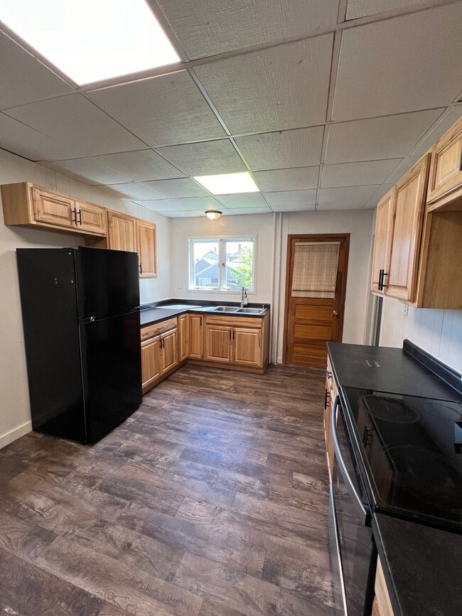 Building Photo - AVAILABLE JUNE - 4 Bed 2 Bath w/ Bonus Room & Garage