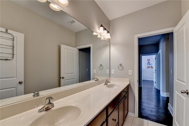 Building Photo - 11653 Parkside Ave