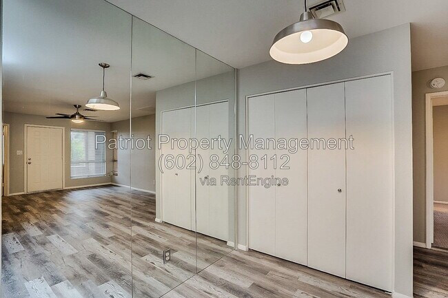 Building Photo - 20420 N 6th Dr