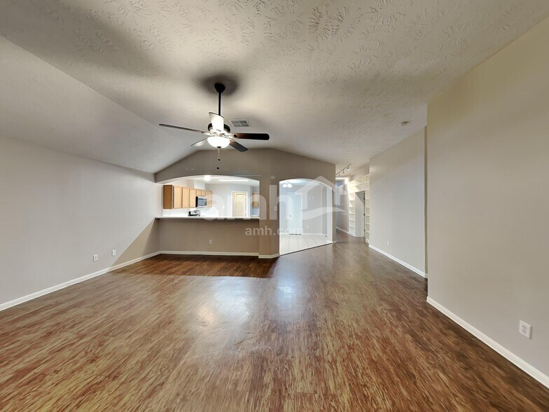 Building Photo - 7010 Grant Dr