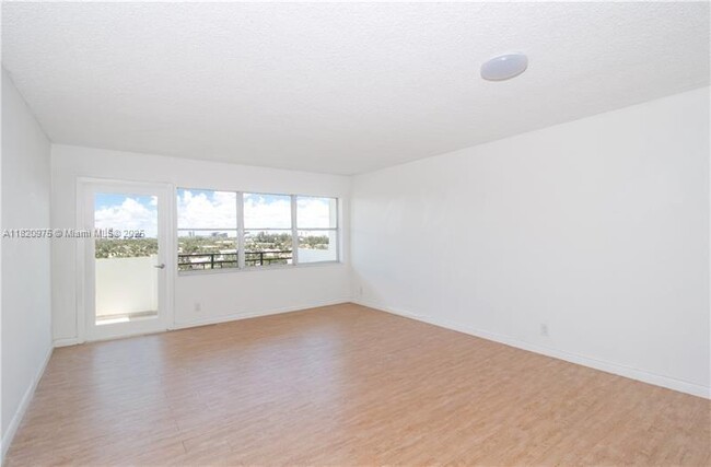 Building Photo - 401 Golden Isles Dr