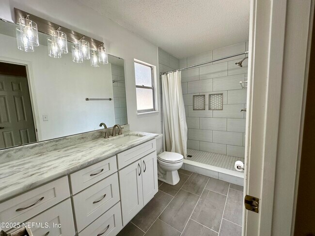Building Photo - 8828 Townsquare Dr S