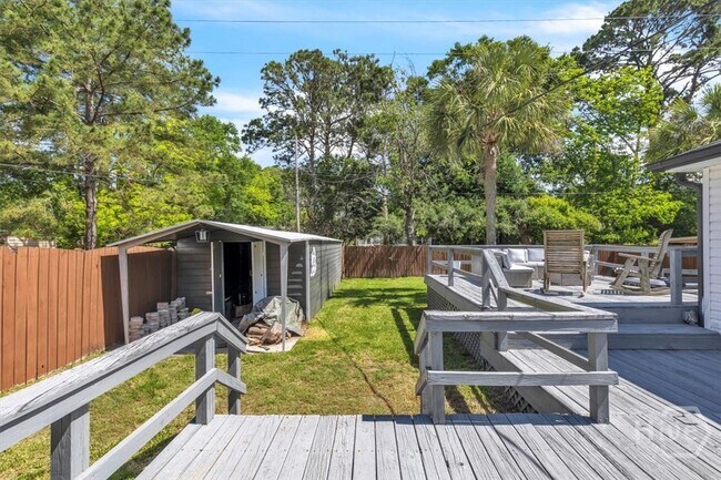 Building Photo - 404 E 66th St