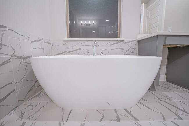 Building Photo - 5219 Birch Shadow Dr