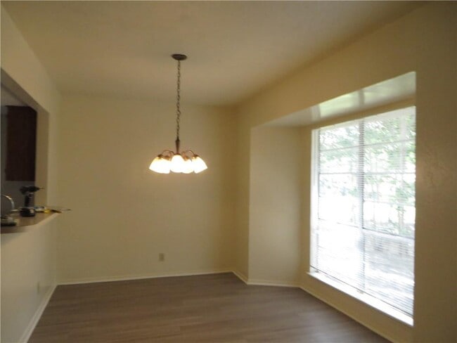 Building Photo - 502 Tanglewood Dr