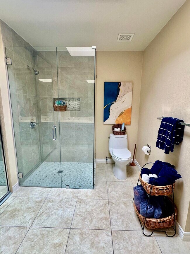 Building Photo - 336 Villena Way