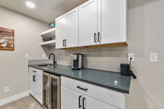 Building Photo - 1061 Mount Columbia Dr