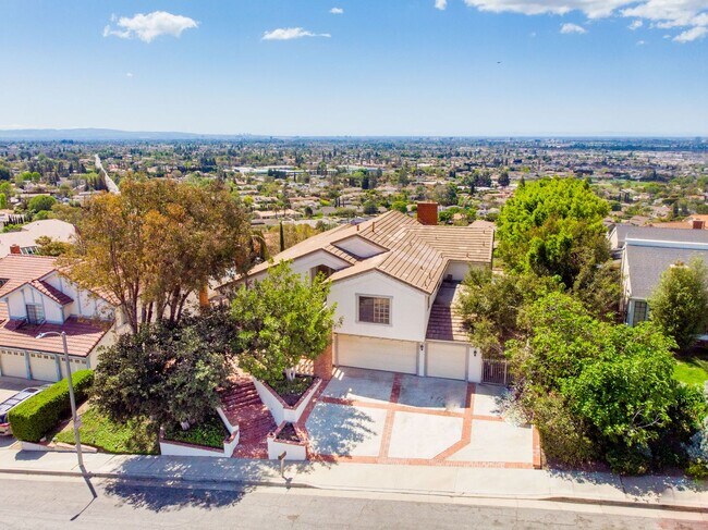 Building Photo - Panoramic Majesty