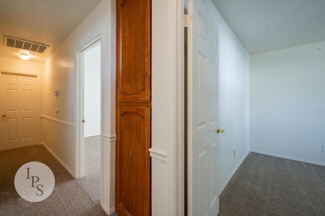 Building Photo - North West Fresno Home, 3BR/2BA, 1878sf, N...