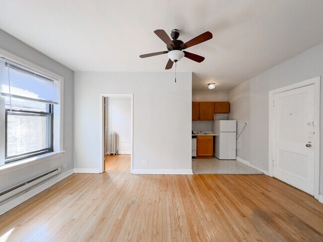 Building Photo - 1055 W George