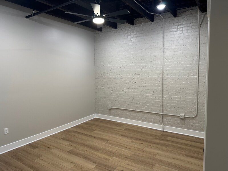 Building Photo - 104 S 4th St