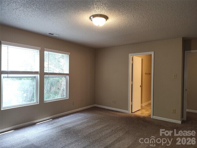 Building Photo - 2038 Dunsmore Ln
