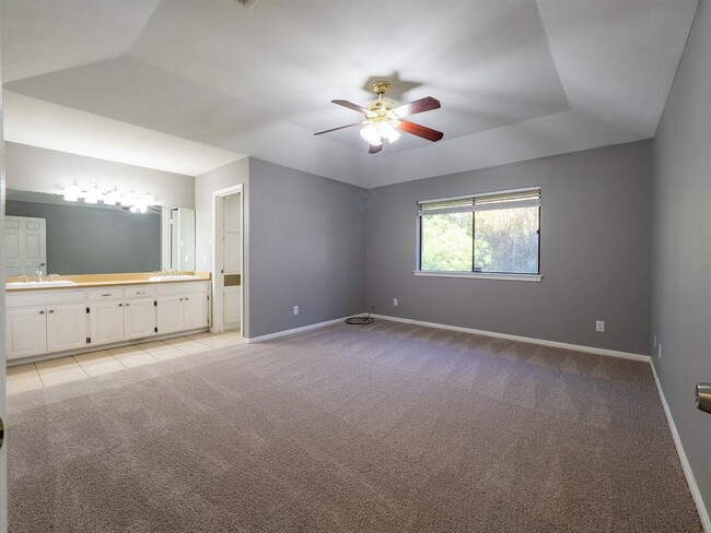 Building Photo - 4804 Broadhill Dr