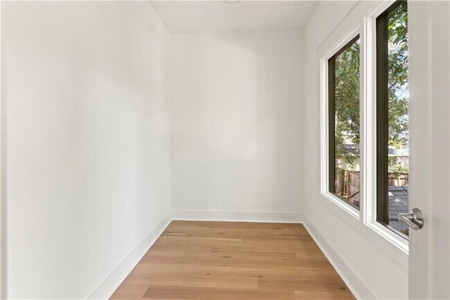 Building Photo - 205 Whitefoord Ave NE