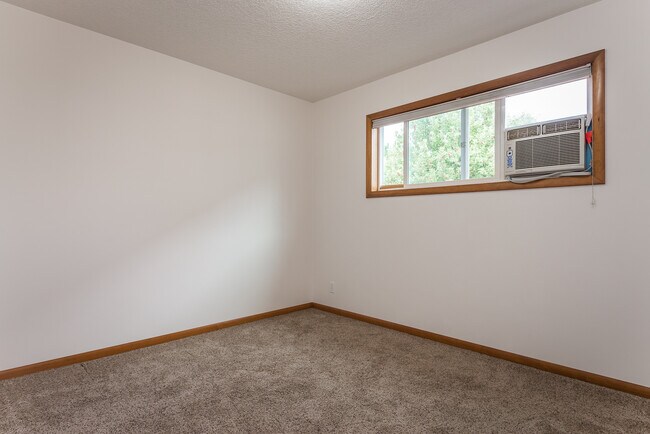 Building Photo - 3387 SE 10th Ave