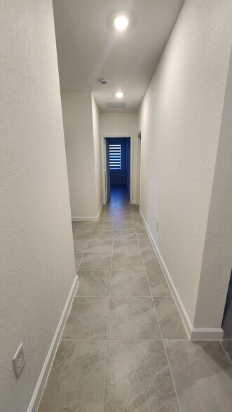 Building Photo - 2991 SE 23rd Ave