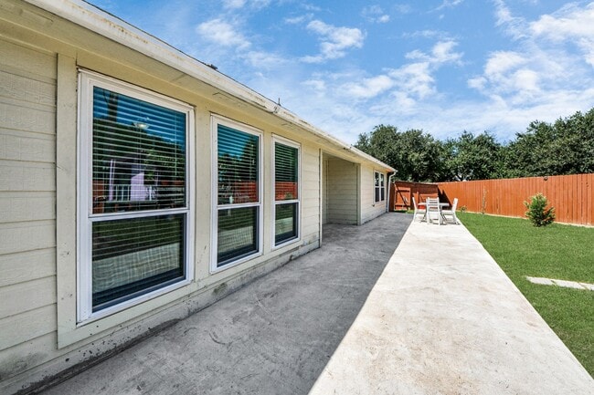 Building Photo - 10850 White Oak Point Ct