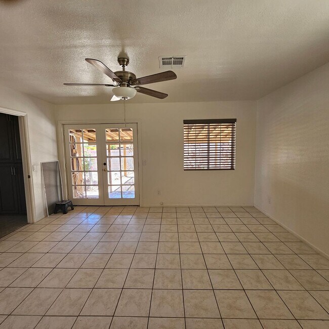 Building Photo - 3 bedroom/2 bath home for Rent