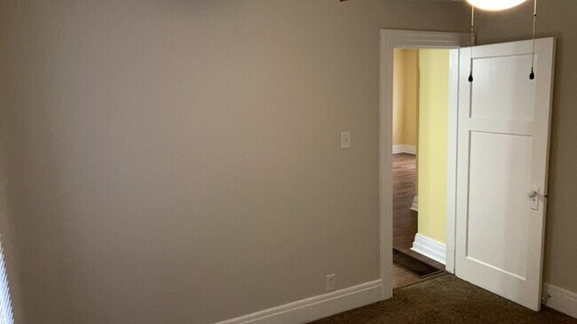 Building Photo - 908 Watervliet Ave