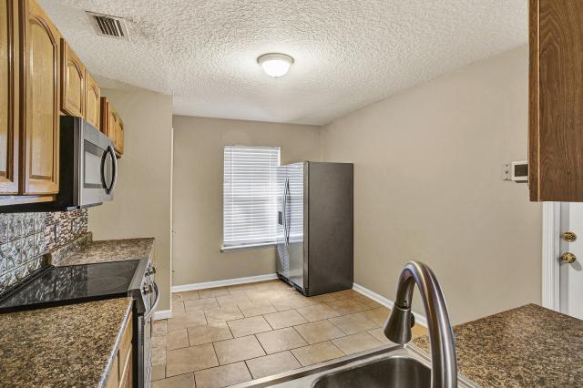 Building Photo - 3 bedroom in Jacksonville FL 32208