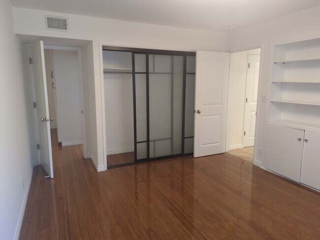 Building Photo - Gorgeous 3 bed 2.5 bath home with stunning Ocean Views and lots of natural light, in the highly s...