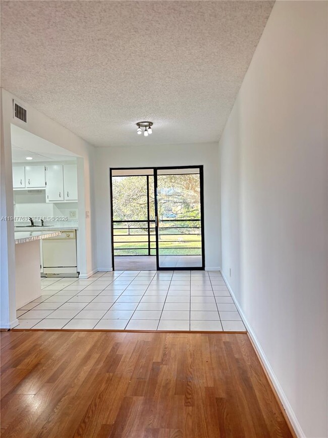 Building Photo - 4171 Oak Terrace Dr