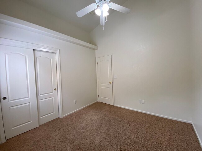 Building Photo - Coming soon, Beautiful Home located SE Visalia!