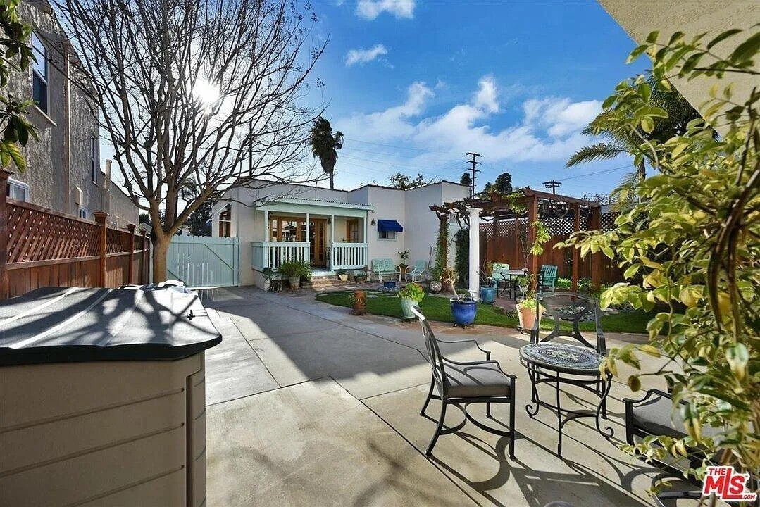 Building Photo - 2110 Overland Ave