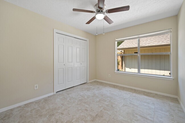 Building Photo - 3330 Beech Point Dr