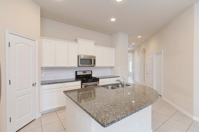 Building Photo - 753 Hot Spring Valley