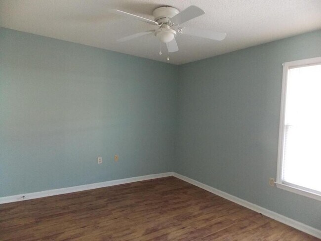 Building Photo - 140 Lanier Dr