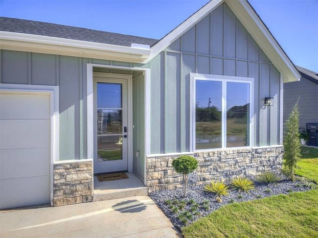 Building Photo - 2633 Crescent Ave