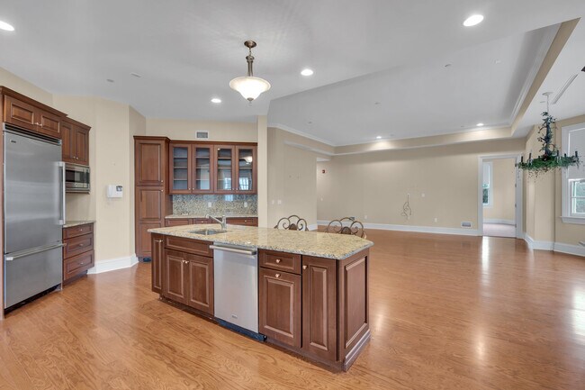 Building Photo - 1021 Oval Rd