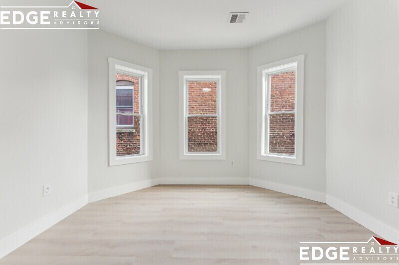 Building Photo - 40 Brackett St