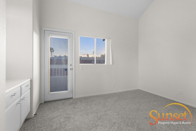 Building Photo - 2058 Reed Ave