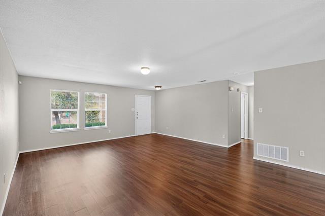 Building Photo - 708 Lark Dr