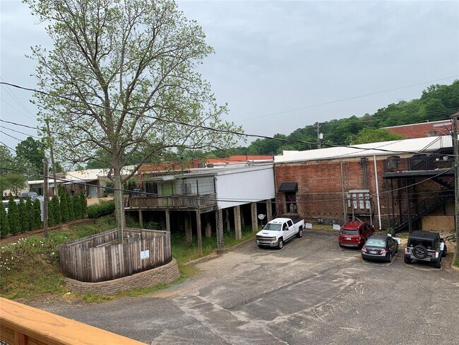 Building Photo - 101 N Bridge St